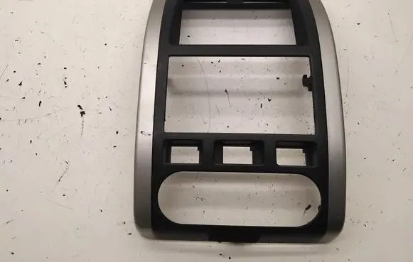Radio/GPS head unit trim
