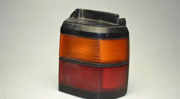 Volkswagen PASSAT B3 Rear/tail lights 333945112