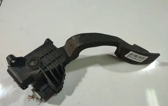 Opel Corsa D Accelerator throttle pedal 55702020