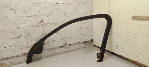Maserati Grecale Front door window/glass frame 06701973780