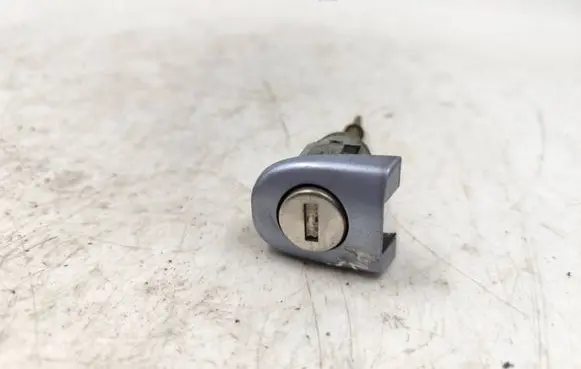 Volkswagen PASSAT B5 Front door lock (next to the handle) 3B0837167