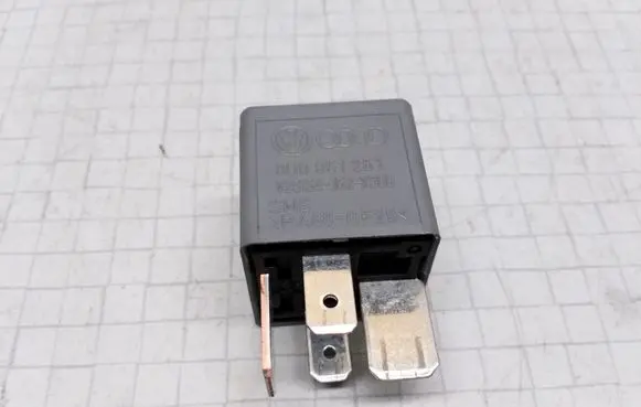 Audi A6 S6 C5 4B Other relay 8D0951253 V23134J52X300