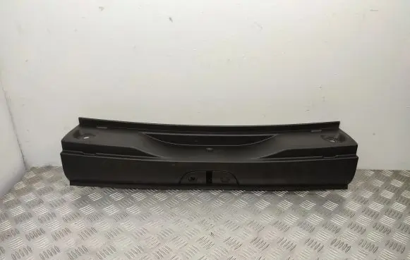 Trunk/boot sill cover protection