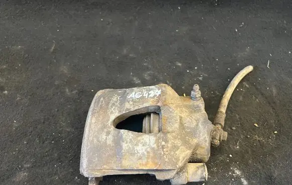 Volkswagen Golf IV Front brake caliper