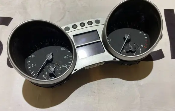 Mercedes-Benz R W251 Speedometer (instrument cluster) A1645403347 1645403347