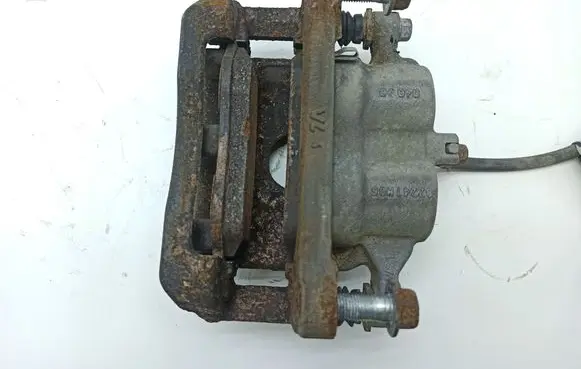 Nissan Navara D23 Front brake caliper 