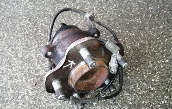 Nissan Qashqai+2 Rear wheel hub 47900JD000