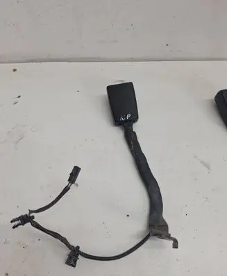 Volkswagen Touran I Front seatbelt buckle