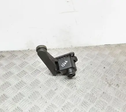 Volkswagen Golf IV Breather/breather pipe/hose 048103772B VDA260