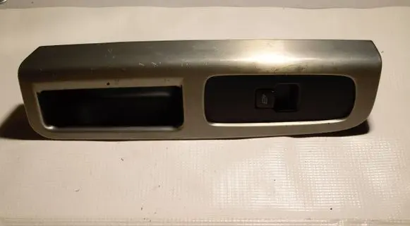 Volvo V50 Electric window control switch 8679669