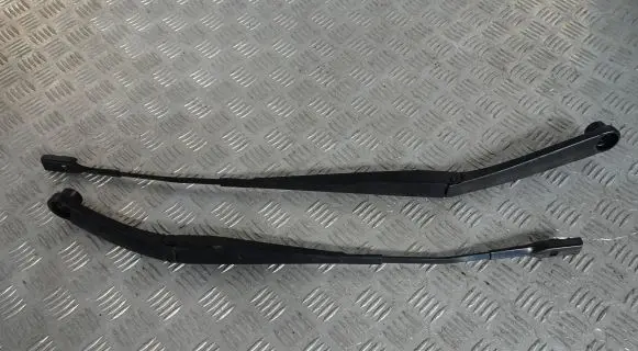 Hyundai Tucson IV NX4 Front wiper blade arm