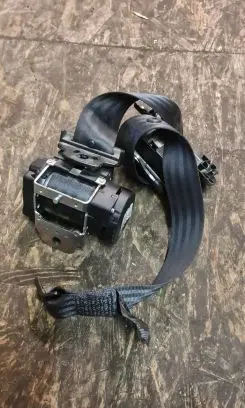 Volvo V50 Middle seatbelt (rear) 8639555