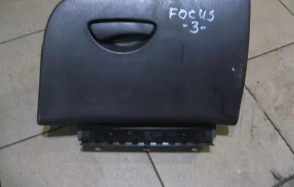 Ford Focus Glove box