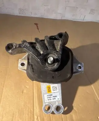 Engine mount bracket