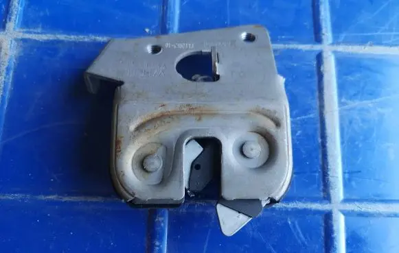 BMW 4 F32 F33 Seat back rest lock catch 7112863 C08711