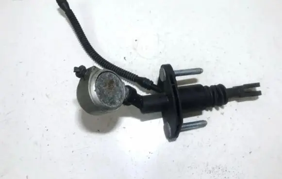Opel Astra G Clutch master cylinder 90523770 1521