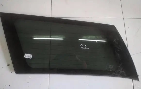 Mitsubishi Grandis Rear side window AS3