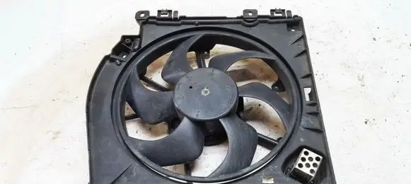 Renault Modus Radiator cooling fan shroud 1831442016E