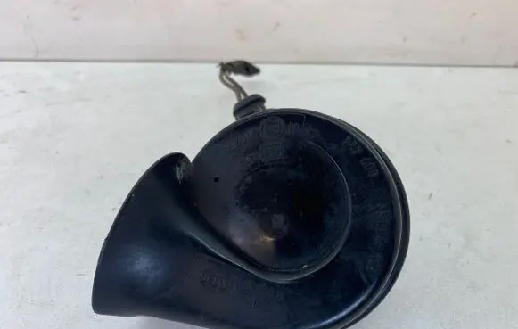 Volkswagen PASSAT B6 Horn signal 3C0951221