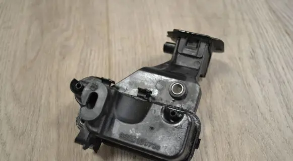 Vacuum air tank