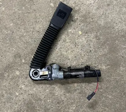 BMW 5 F10 F11 Front seatbelt buckle 9115306