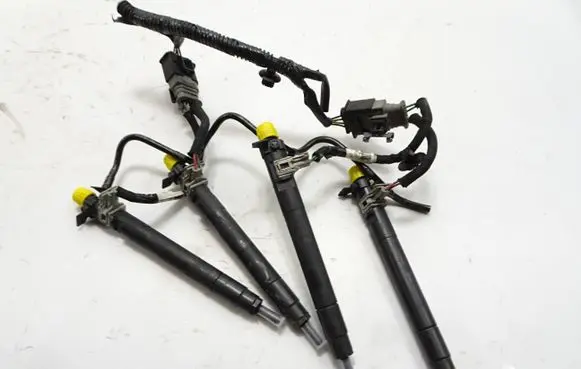 Ford C-MAX II Fuel injector 9686191080 G73213 EMBR00101D