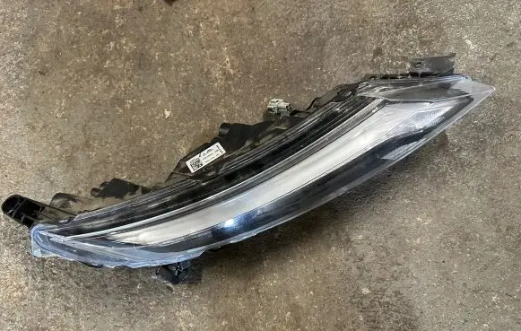 Nissan Juke II F16 Headlight/headlamp