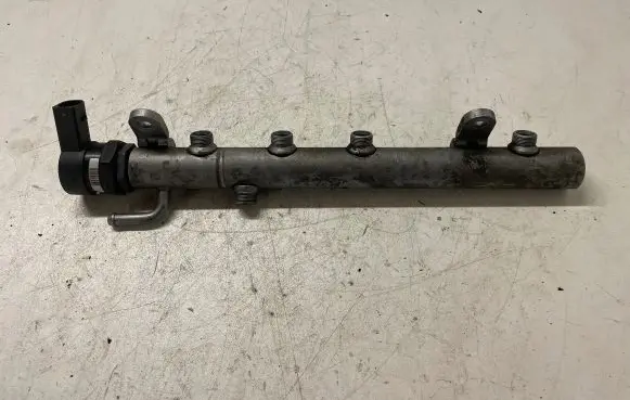Mercedes-Benz ML W164 Fuel main line pipe A6420700495 A6110780449