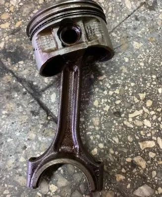 Volvo XC70 Piston with connecting rod 24520A