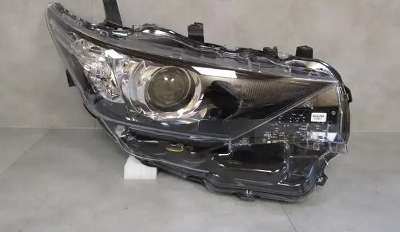 Toyota Auris E180 Headlight/headlamp 8111002K30 90070909