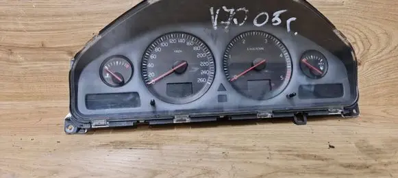 Volvo V70 Speedometer (instrument cluster) 30682277