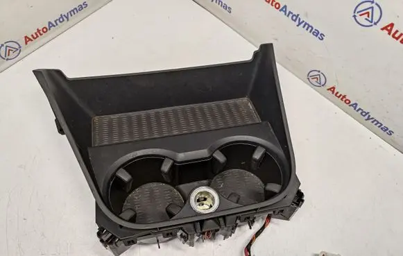 Cup holder front