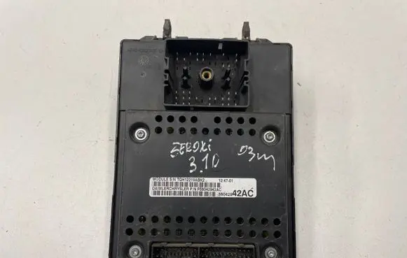 Jeep Grand Cherokee (WJ) Fuse module 56042942AC P56042942AC TQH12219ABK2