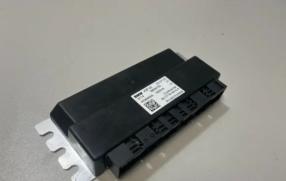 BMW X7 G07 Air suspension control unit module (rear) 8859730