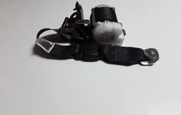 Infiniti G37 Rear seatbelt H073811
