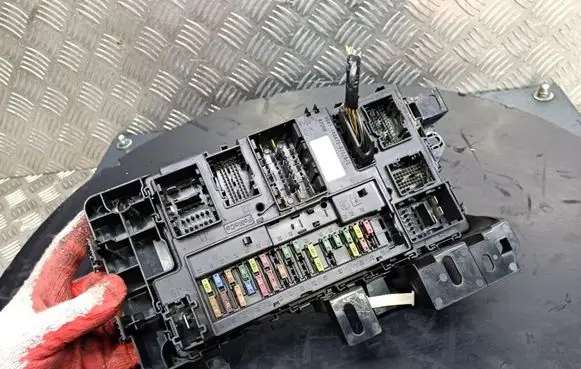 Ford Mustang I Fuse box set HR3T-15604
