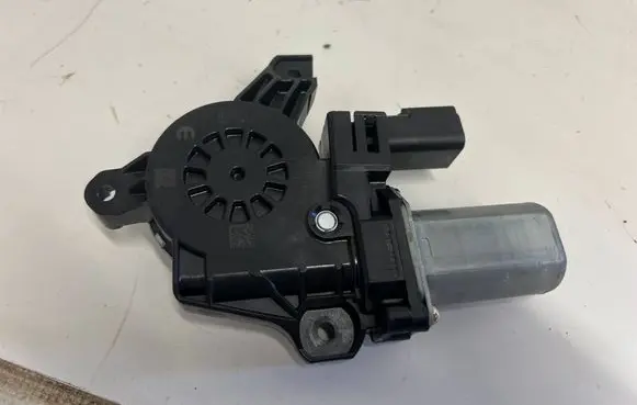 Dodge RAM Front door window regulator motor GD558LK MD093911 5MT0001885