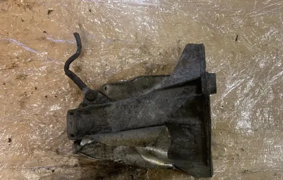 Volkswagen PASSAT B5.5 Engine mounting bracket 800199388G