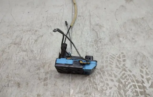 Volvo S60 Front door lock 8650544