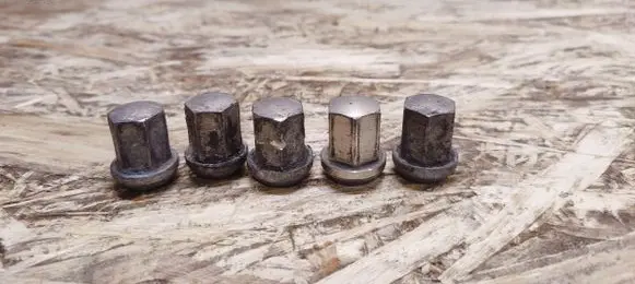 Porsche 944 Nuts/bolts 