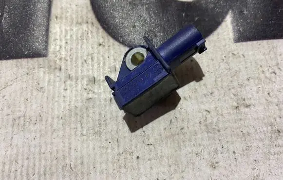 Mercedes-Benz C W204 Airbag deployment crash/impact sensor a2128204926 2128204926