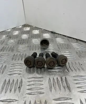 BMW 5 E60 E61 Anti-theft wheel nuts and lock 