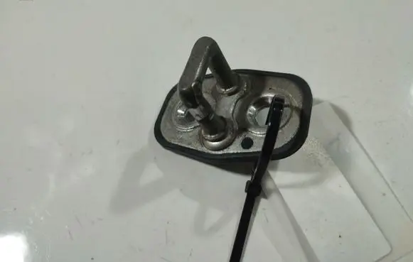 Peugeot 207 Front door lock loop/hook striker 9655466380