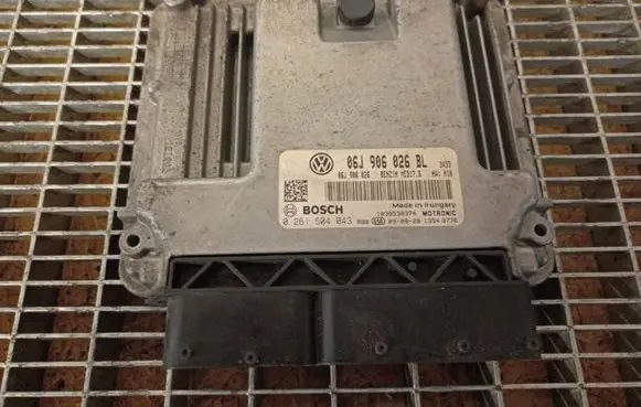 Volkswagen PASSAT B6 Air suspension control unit module (rear) 06J906026BL 0261S04043