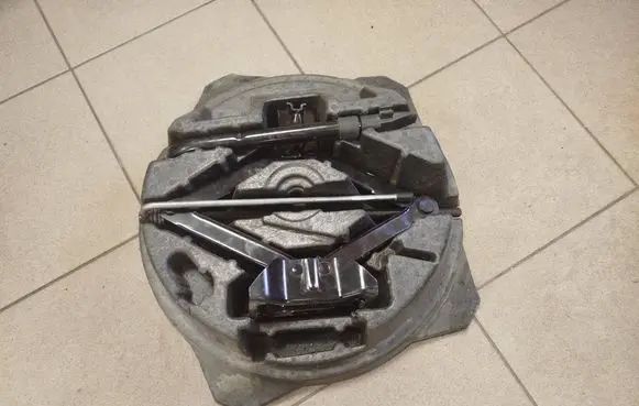 Land Rover Freelander 2 - LR2 Tool set 6g9217w077 6g9217035eb