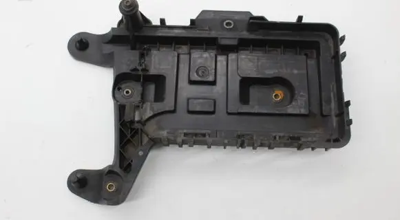 Volkswagen Tiguan Battery tray 1K0915333