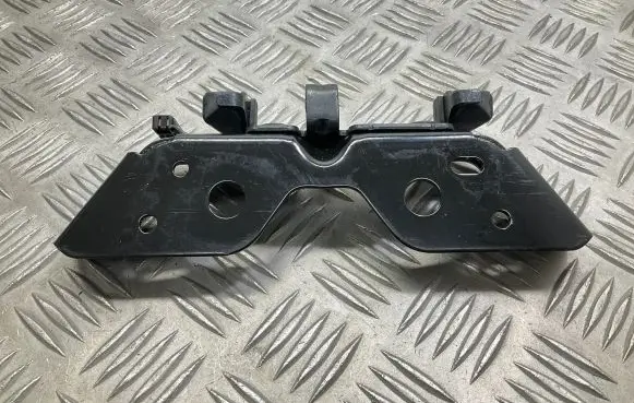 Audi A3 S3 8V Loading door lock loop/hook striker 8V7825199