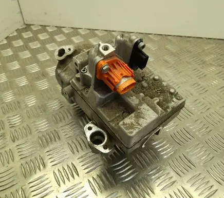 Renault Twingo III Air conditioning (A/C) compressor (pump) 926000134R