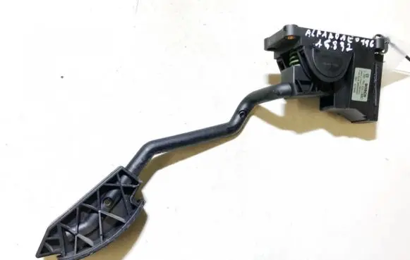 Volkswagen Polo III 6N 6N2 6NF Accelerator throttle pedal 0280752231 46803400