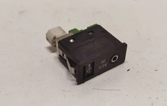 BMW X5 E70 AUX in-socket connector 61319129652 9129652